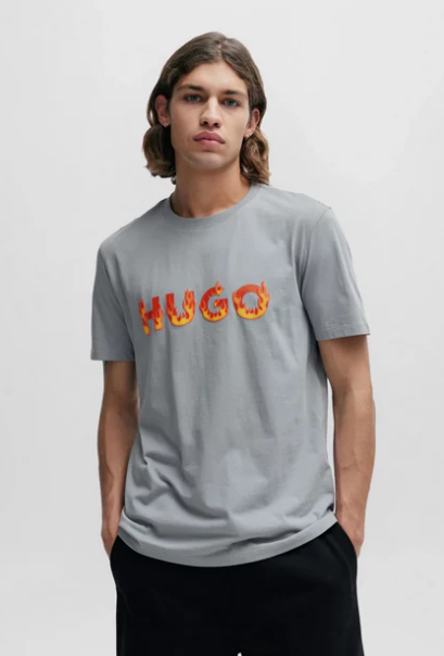 Camiseta de punto de algodón con logo con llamas en relieve